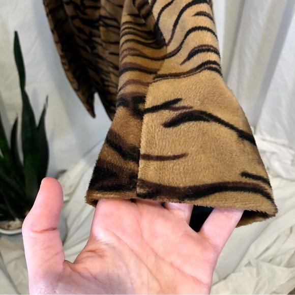 Vintage Y2K Stone Ridge Faux Fur Velvet Tiger Print Button Front Long Coat - Picture 9 of 16